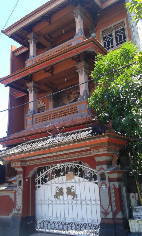 Ratih Bali Hostel Denpasar  Luaran gambar